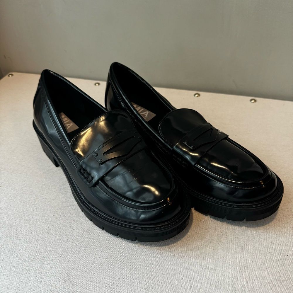 MIA Nelcy Black Loafers